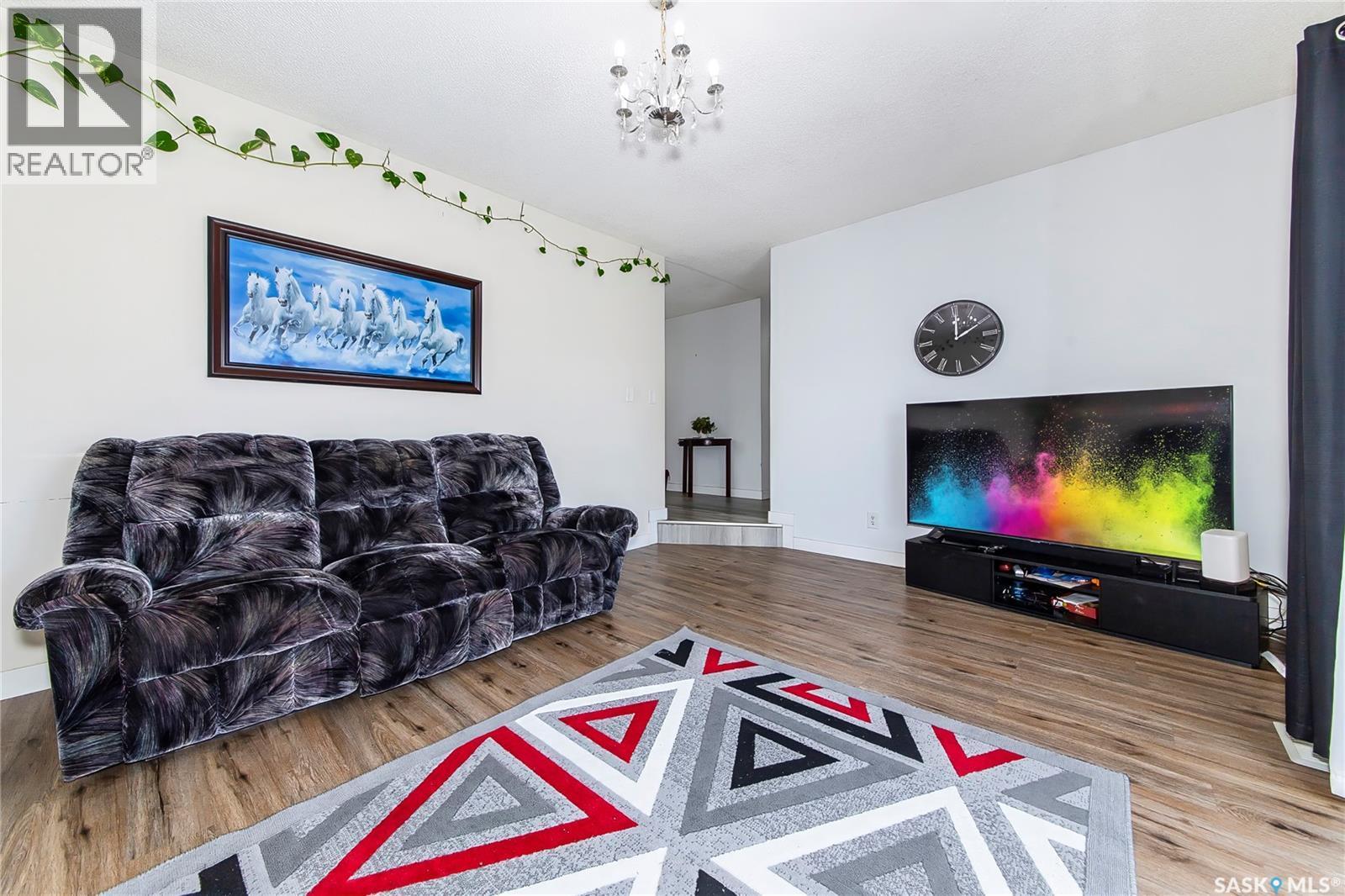 639 Redberry Road, Saskatoon, SK - Indoor Photo Showing Living Room
