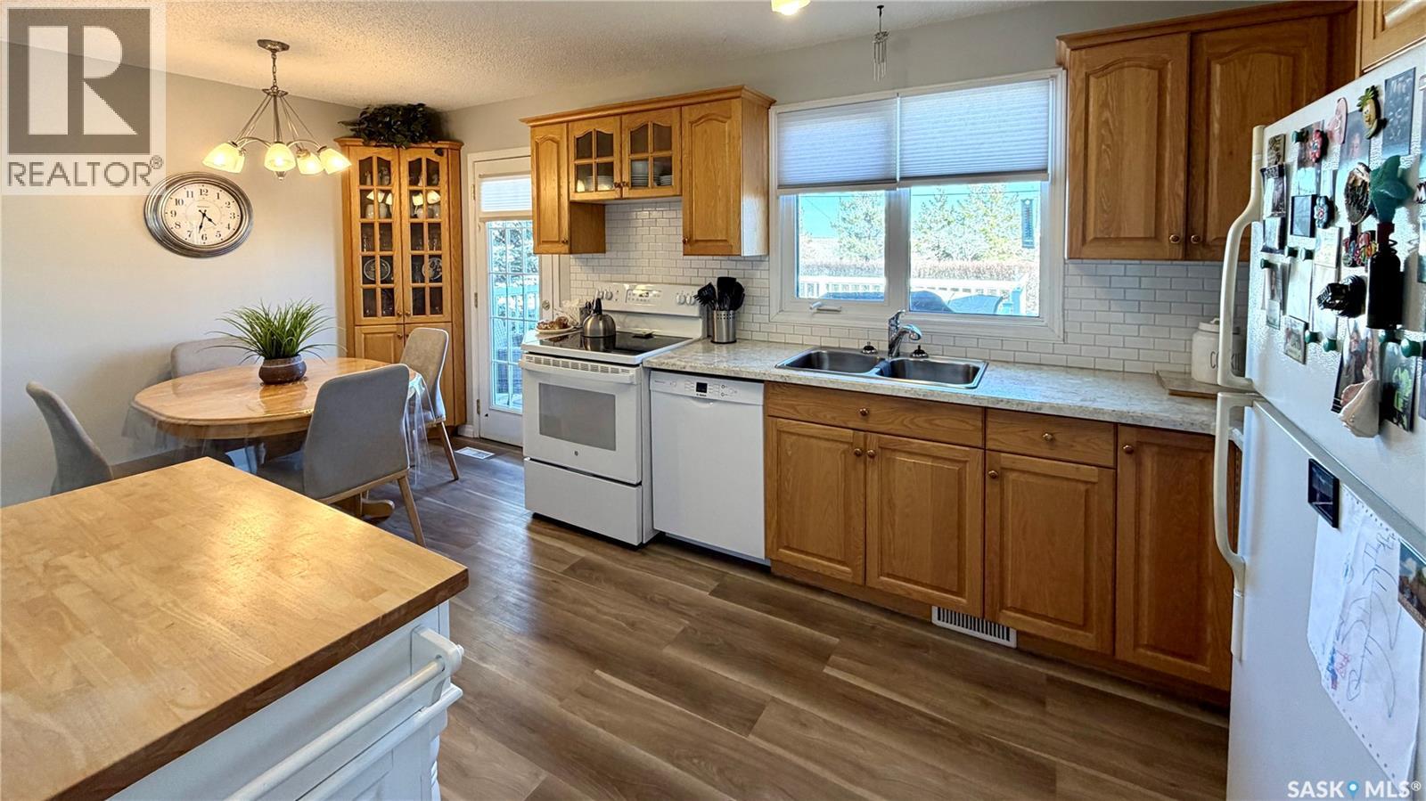 102 Government Road, Davidson, SK - Indoor Photo Showing Kitchen With Double Sink