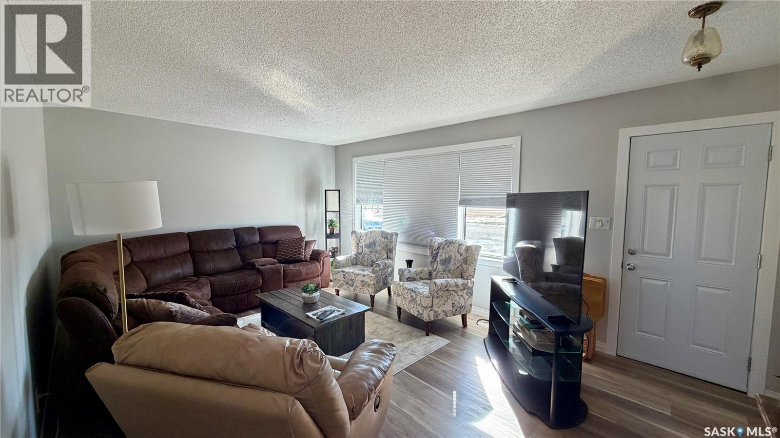 102 Government Road, Davidson, SK - Indoor Photo Showing Living Room