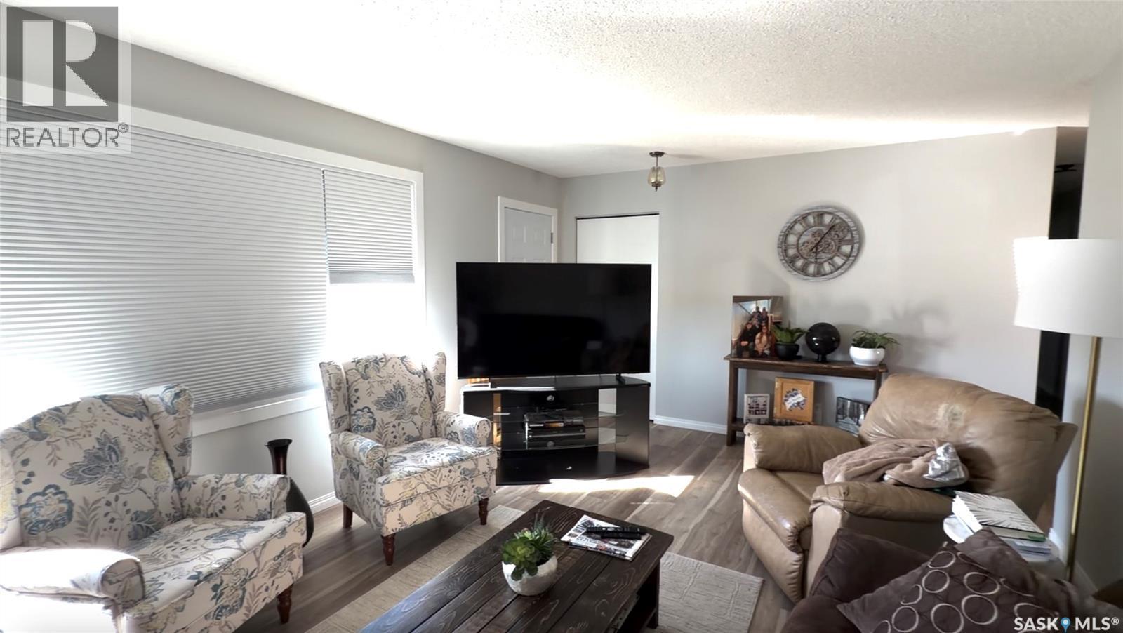 102 Government Road, Davidson, SK - Indoor Photo Showing Living Room