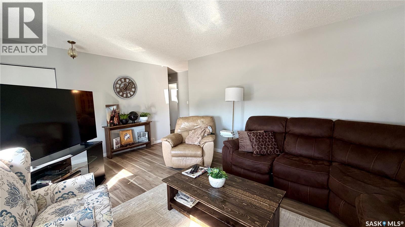 102 Government Road, Davidson, SK - Indoor Photo Showing Living Room