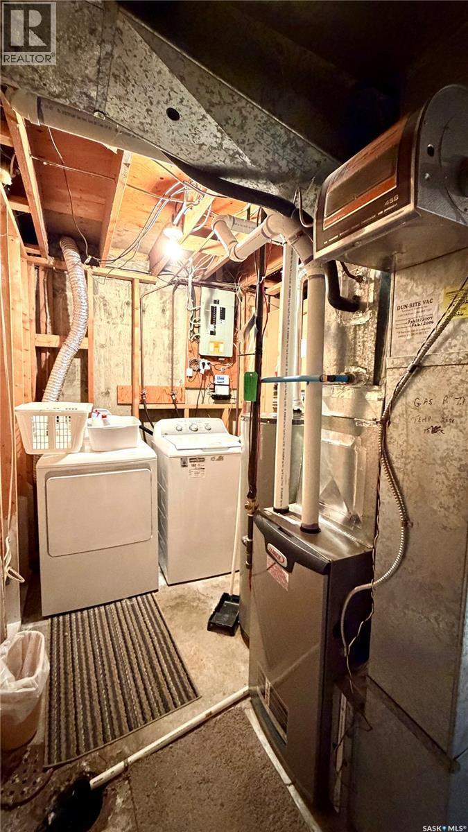 102 Government Road, Davidson, SK - Indoor Photo Showing Laundry Room