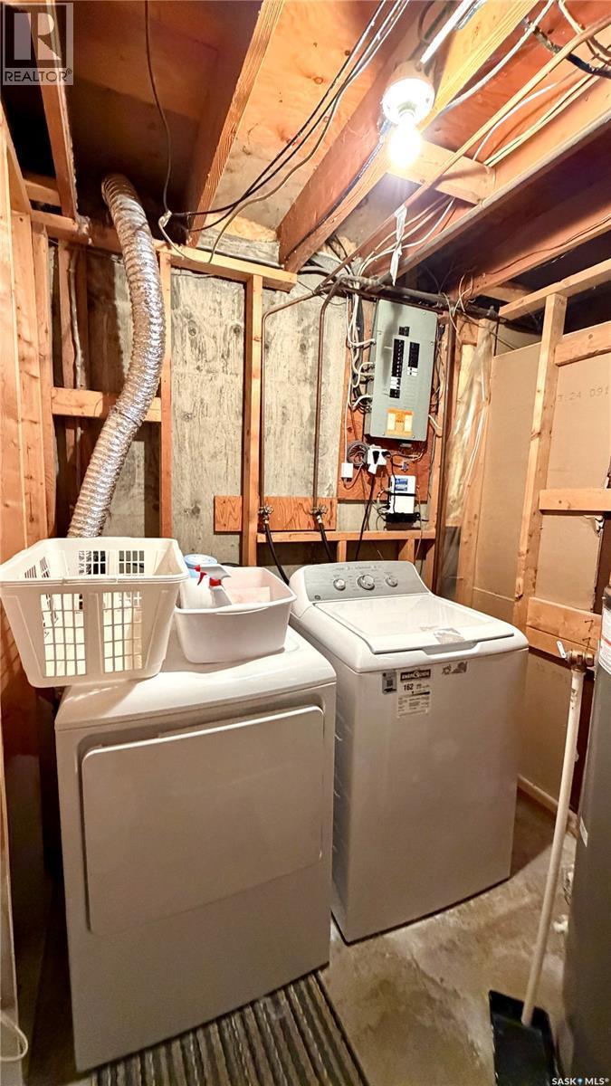 102 Government Road, Davidson, SK - Indoor Photo Showing Laundry Room
