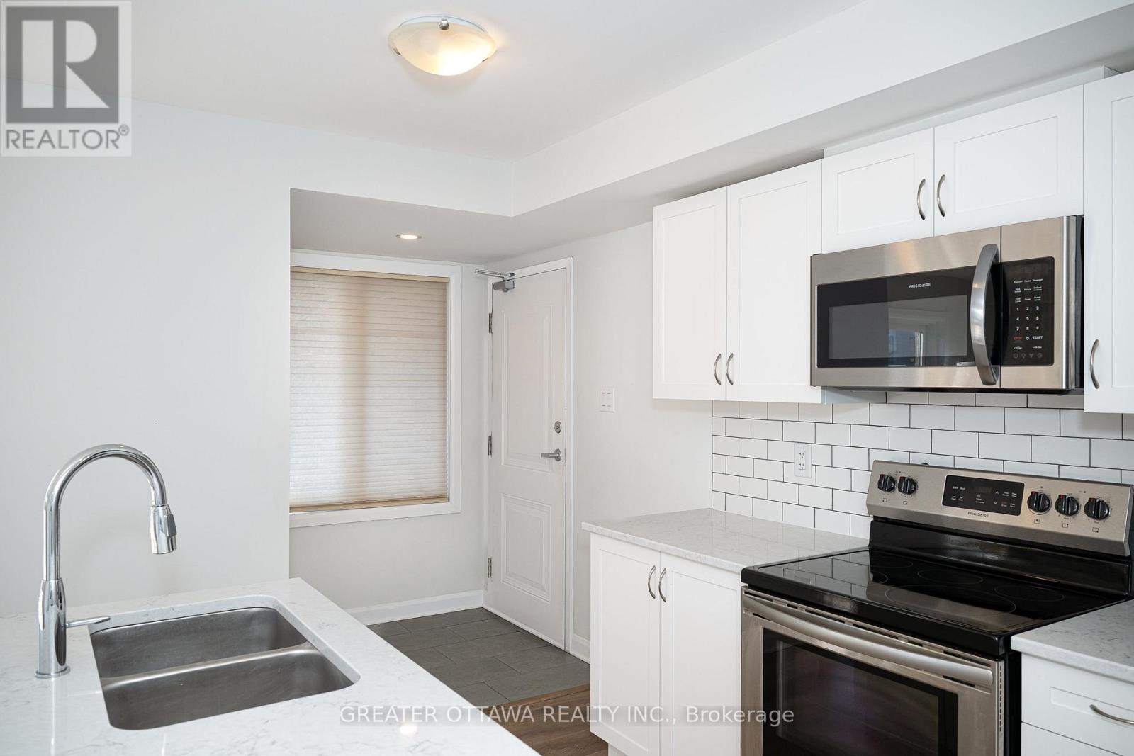 16 - 415 Eldorado Private, Ottawa, ON - Indoor Photo Showing Kitchen With Stainless Steel Kitchen With Double Sink