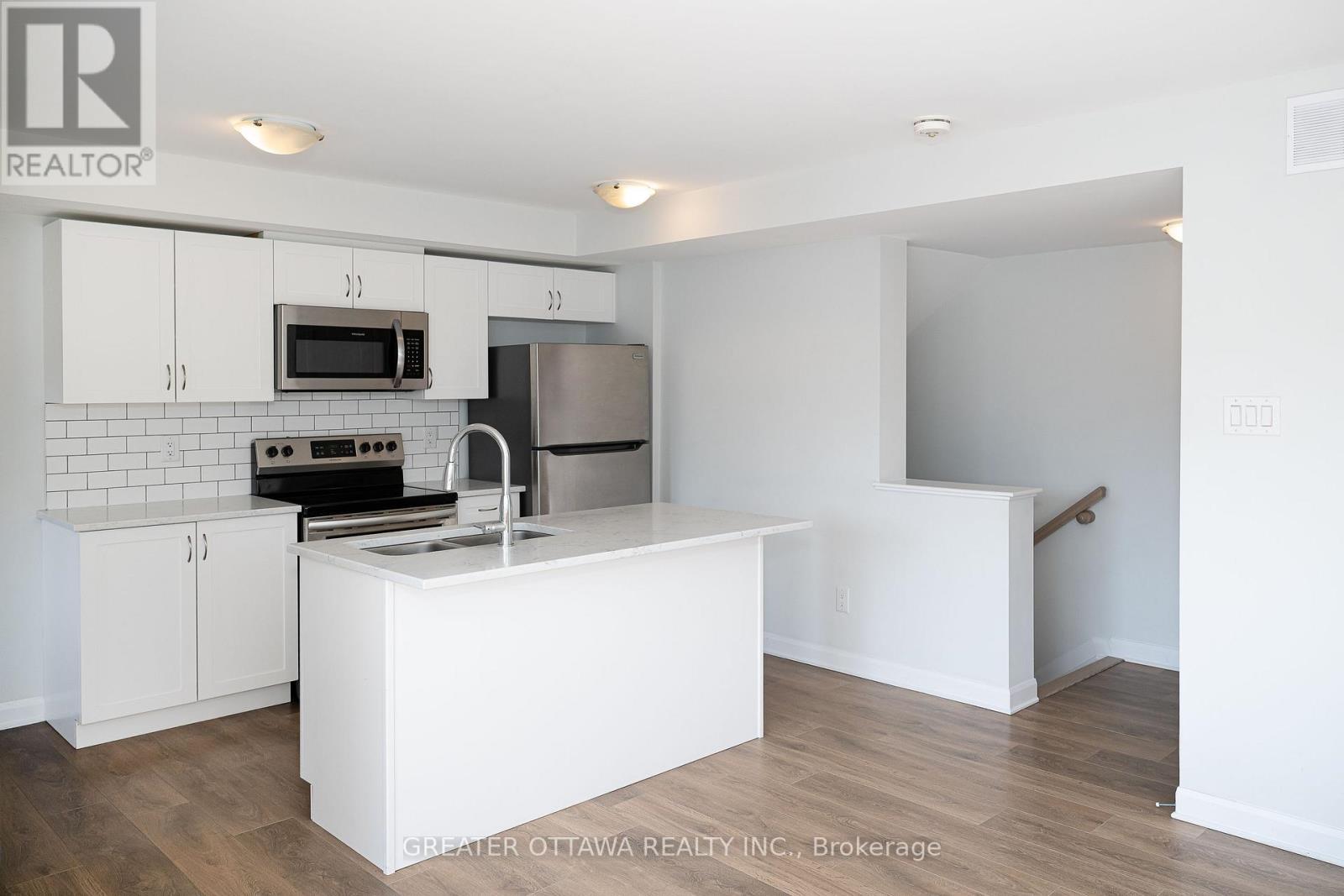 16 - 415 Eldorado Private, Ottawa, ON - Indoor Photo Showing Kitchen
