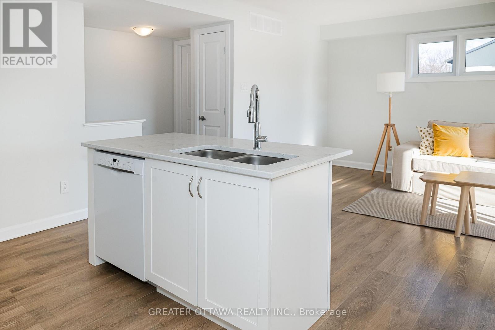 16 - 415 Eldorado Private, Ottawa, ON - Indoor Photo Showing Kitchen With Double Sink
