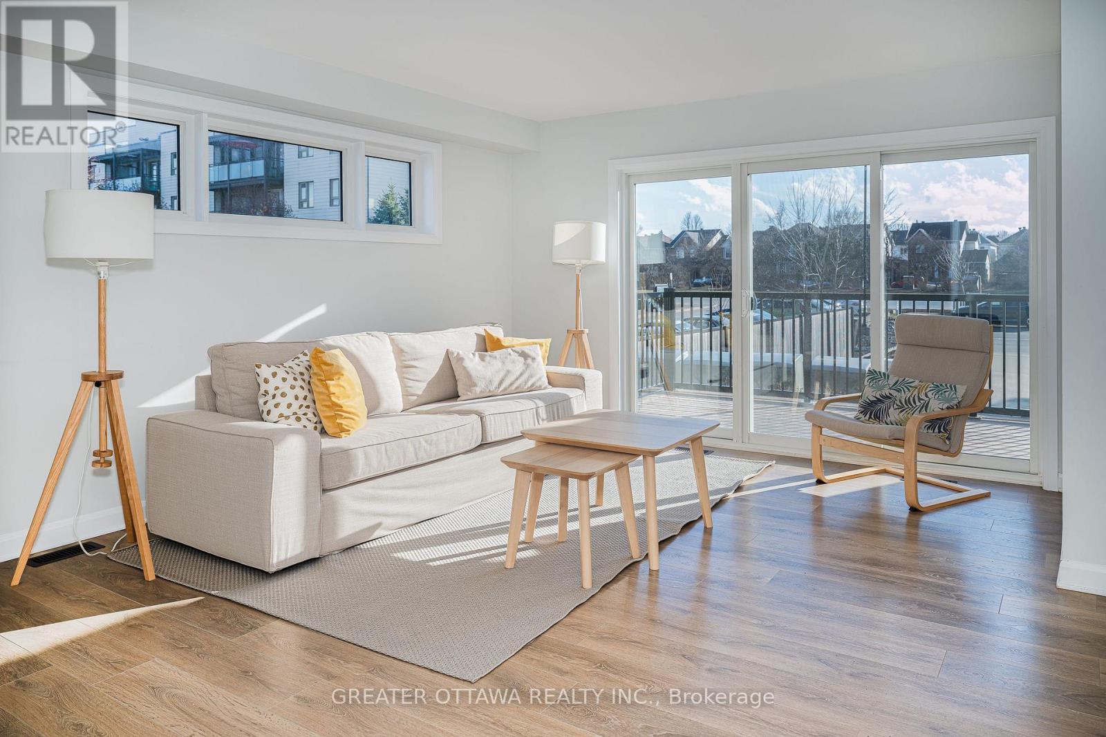 16 - 415 Eldorado Private, Ottawa, ON - Indoor Photo Showing Living Room