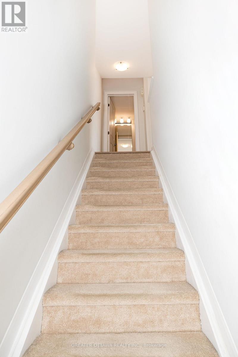 16 - 415 Eldorado Private, Ottawa, ON - Indoor Photo Showing Other Room