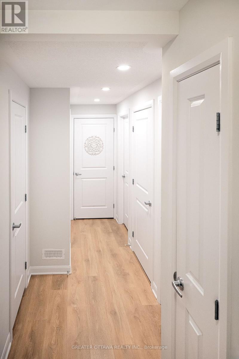 16 - 415 Eldorado Private, Ottawa, ON - Indoor Photo Showing Other Room