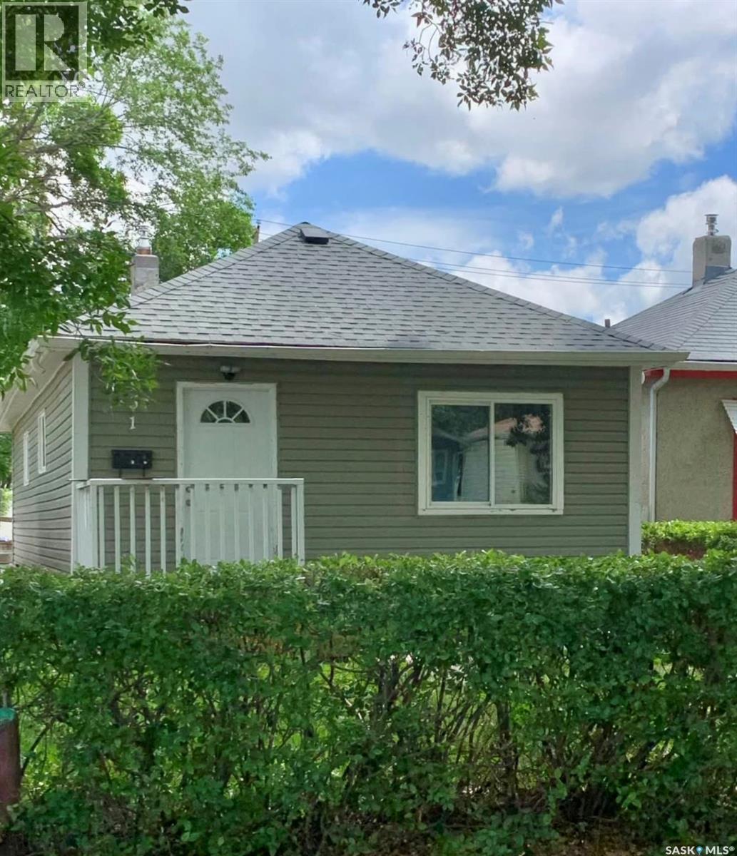651 Queen Street, Regina, SK - Outdoor