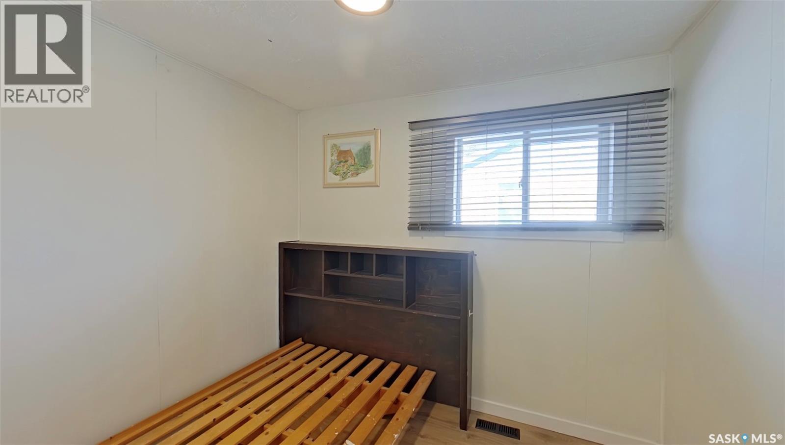 651 Queen Street, Regina, SK - Indoor Photo Showing Bedroom