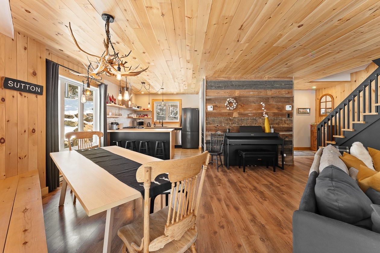 Dining Room - 168Z - 170Z Ch. Demers, Sutton, QC - Indoor
