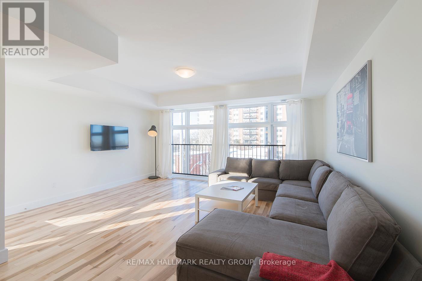 550 Guy Street, Ottawa, ON - Indoor Photo Showing Living Room