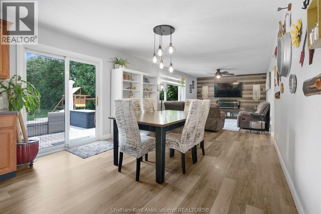 7138 Benoit Drive, Grande Pointe, ON - Indoor Photo Showing Dining Room