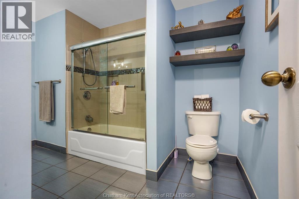 7138 Benoit Drive, Grande Pointe, ON - Indoor Photo Showing Bathroom