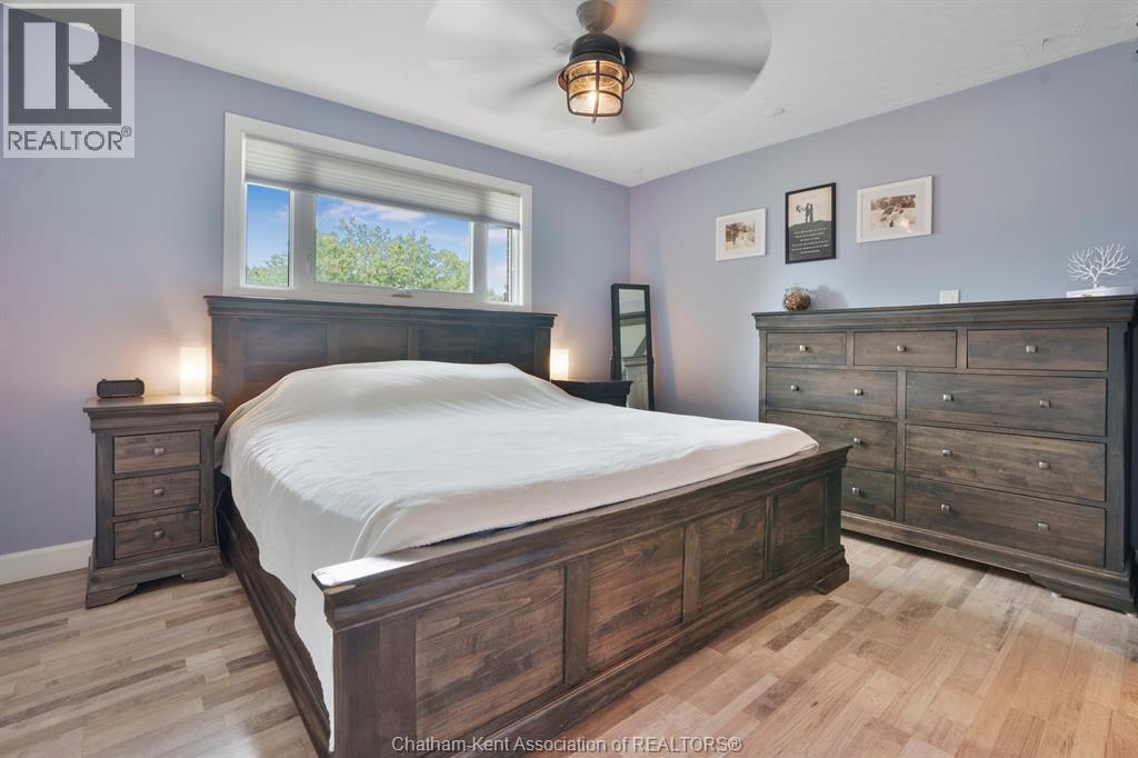 7138 Benoit Drive, Grande Pointe, ON - Indoor Photo Showing Bedroom