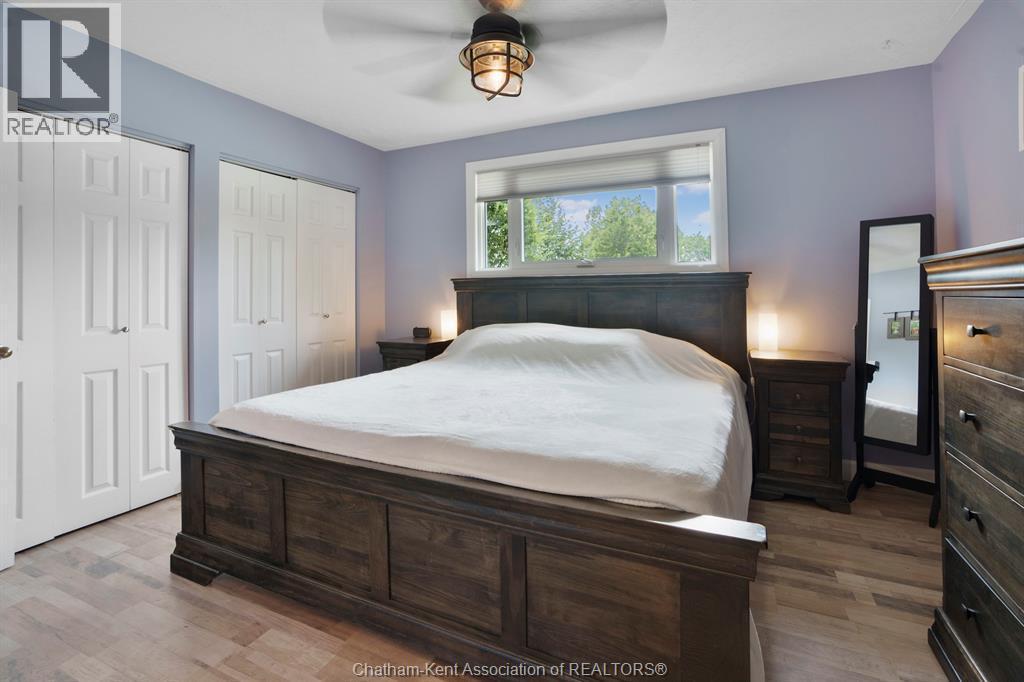 7138 Benoit Drive, Grande Pointe, ON - Indoor Photo Showing Bedroom