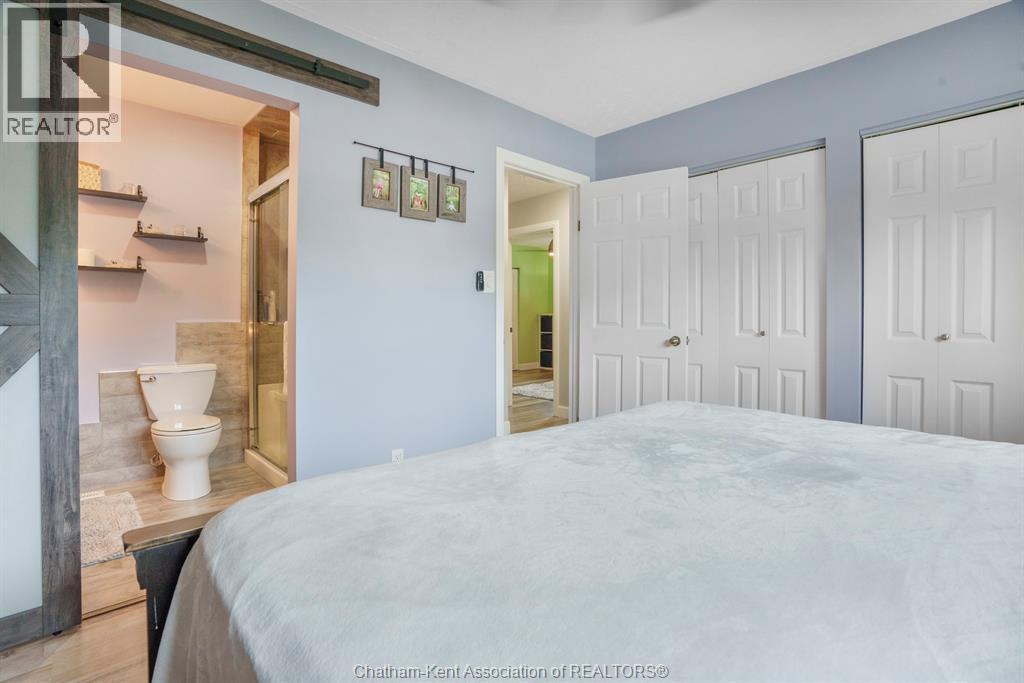 7138 Benoit Drive, Grande Pointe, ON - Indoor Photo Showing Bedroom