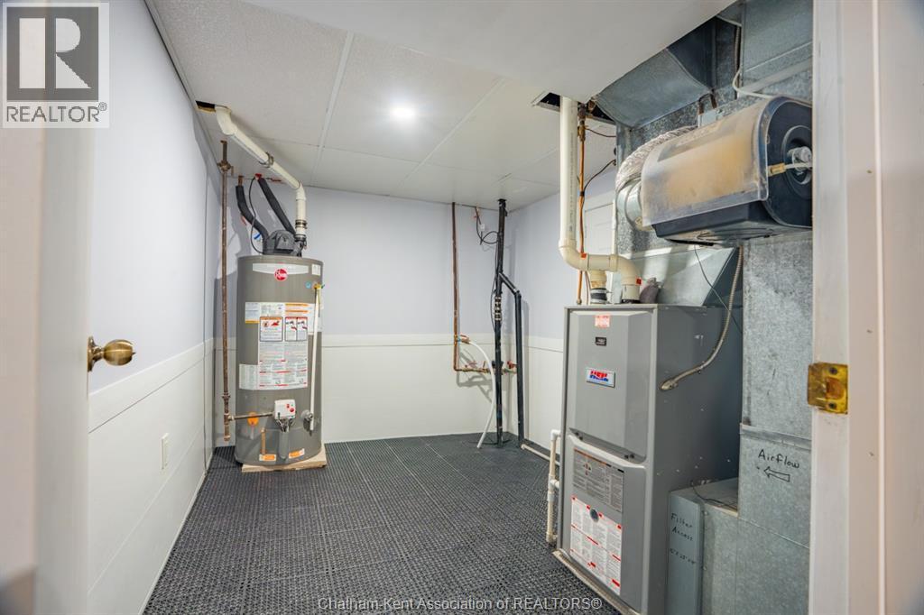 7138 Benoit Drive, Grande Pointe, ON - Indoor Photo Showing Basement
