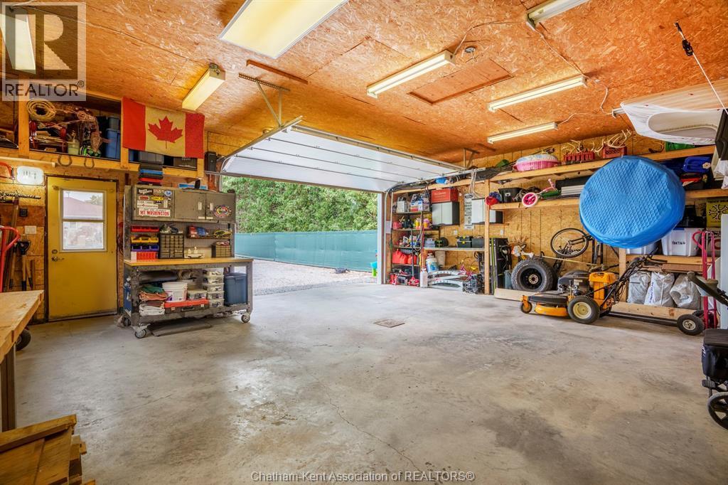 7138 Benoit Drive, Grande Pointe, ON - Indoor Photo Showing Garage