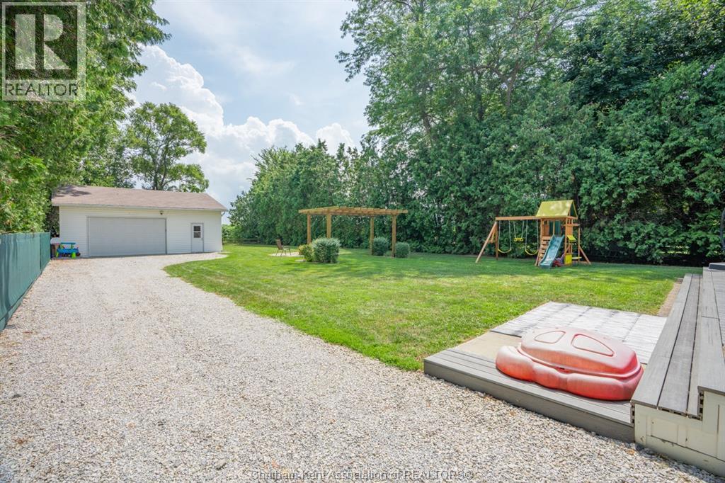 7138 Benoit Drive, Grande Pointe, ON - Outdoor