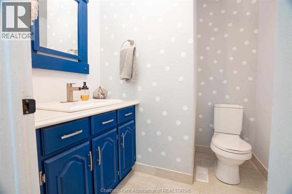 7138 Benoit Drive, Grande Pointe, ON - Indoor Photo Showing Bathroom