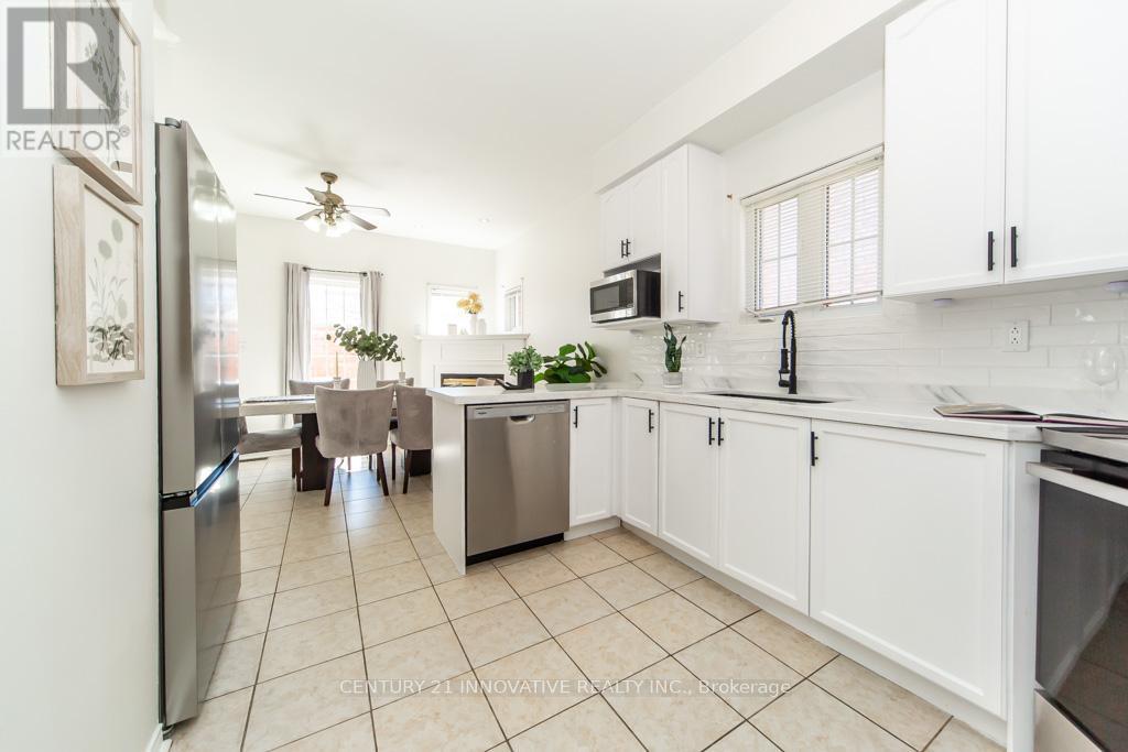 63 Rainbow Valley Crescent, Markham, ON - Indoor Photo Showing Kitchen With Upgraded Kitchen