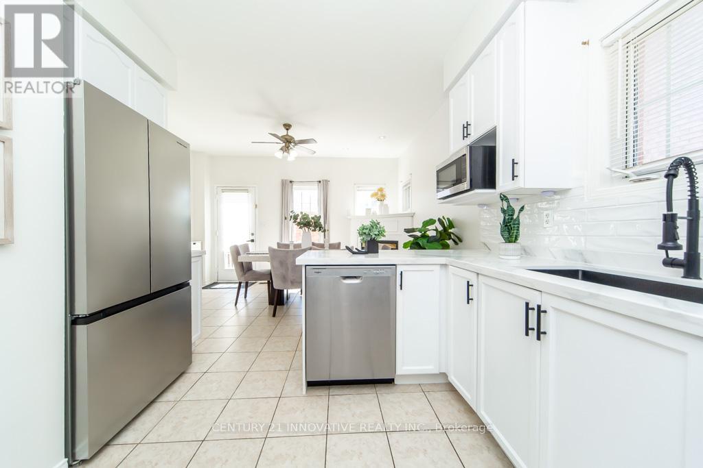 63 Rainbow Valley Crescent, Markham, ON - Indoor Photo Showing Kitchen With Upgraded Kitchen