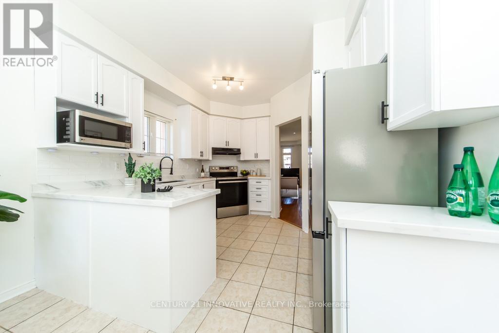 63 Rainbow Valley Crescent, Markham, ON - Indoor Photo Showing Kitchen