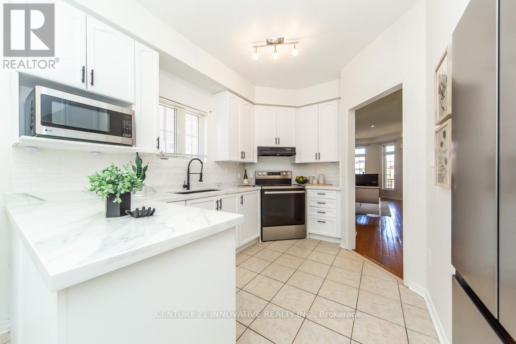 63 Rainbow Valley Crescent, Markham, ON - Indoor Photo Showing Kitchen