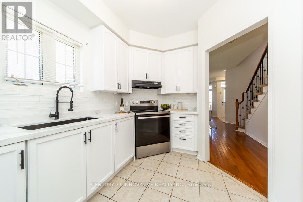 63 Rainbow Valley Crescent, Markham, ON - Indoor Photo Showing Kitchen