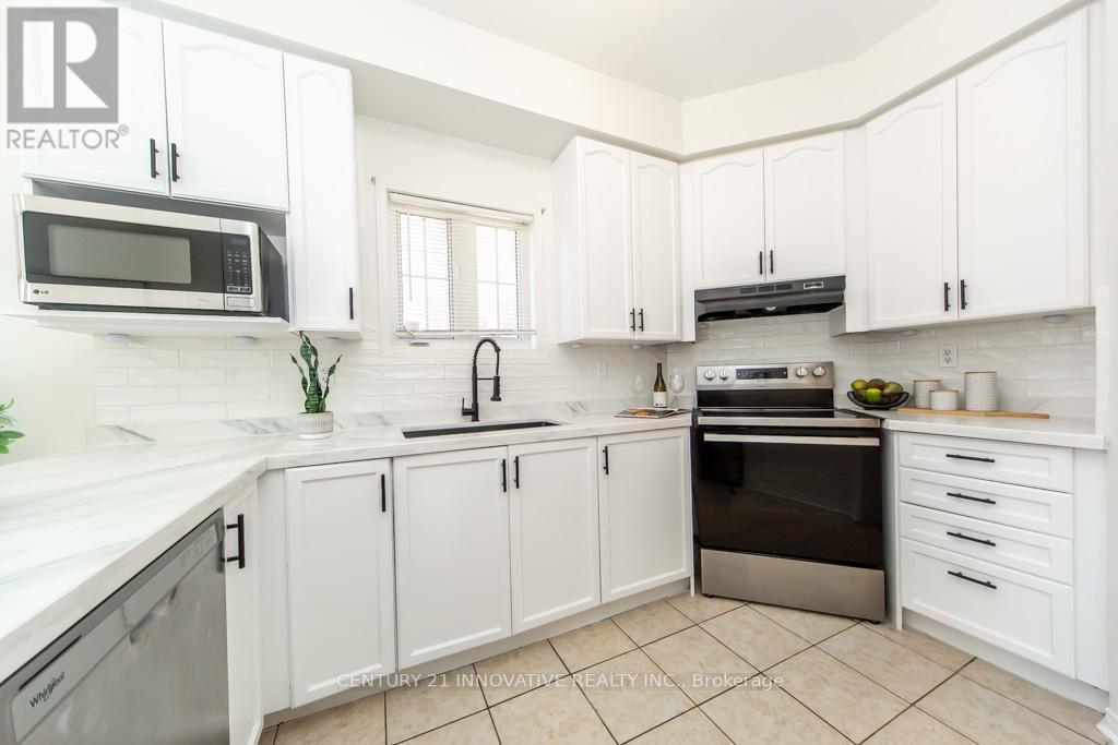 63 Rainbow Valley Crescent, Markham, ON - Indoor Photo Showing Kitchen