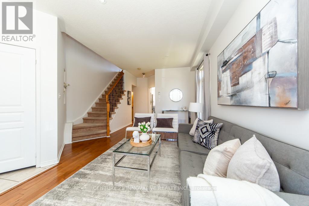 63 Rainbow Valley Crescent, Markham, ON - Indoor Photo Showing Living Room