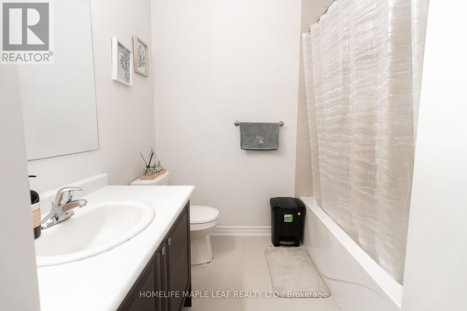 11 Icefall Road, Caledon, ON - Indoor Photo Showing Bathroom