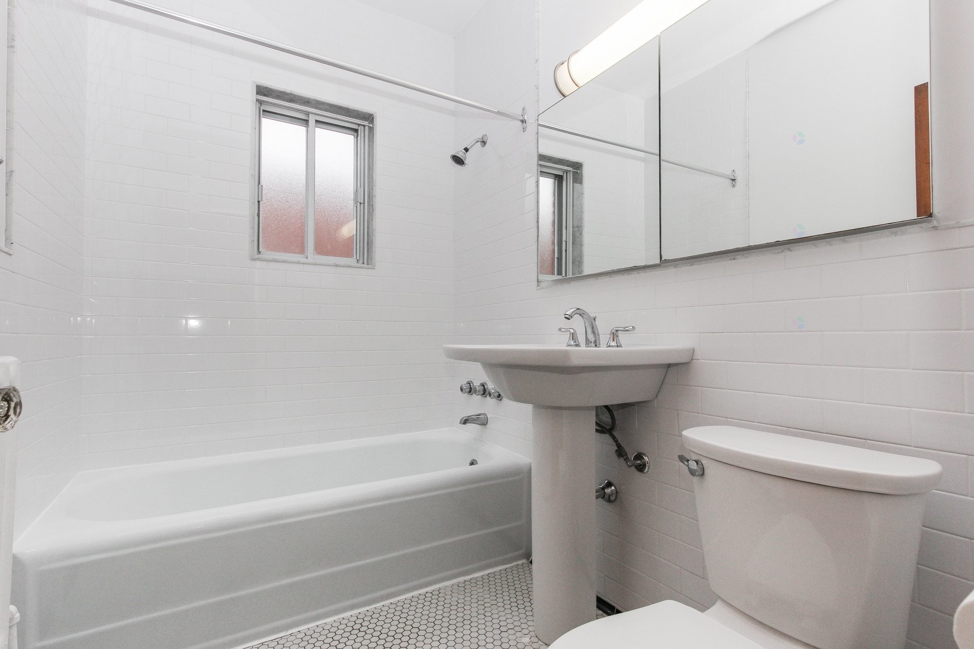 Bathroom - 6119 Av. Somerled, Montréal (Côte-Des-Neiges/Notre-Dame-De-Grâce), QC - Indoor Photo Showing Bathroom