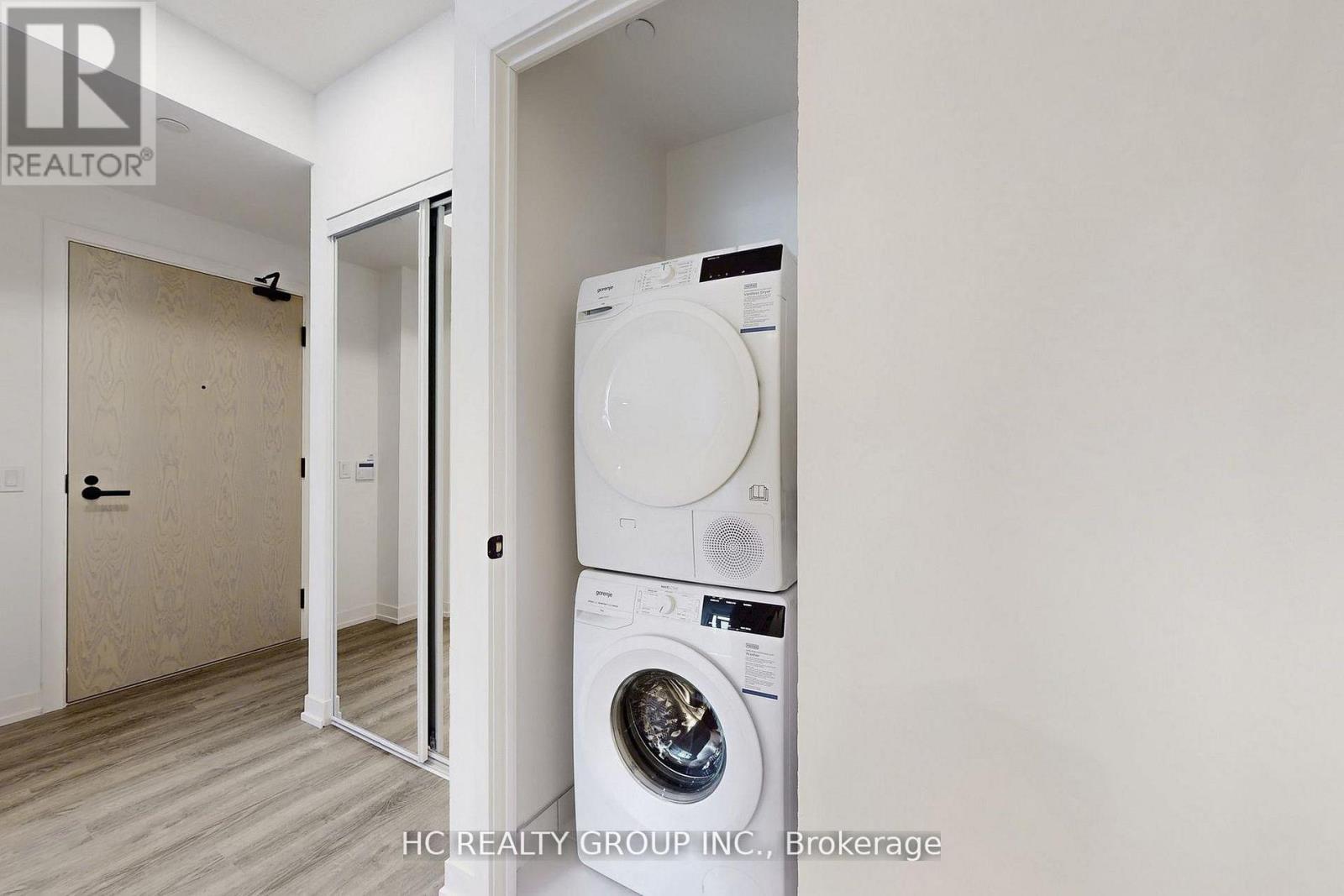 3101 - 8 Interchange Way, Vaughan, ON - Indoor Photo Showing Laundry Room