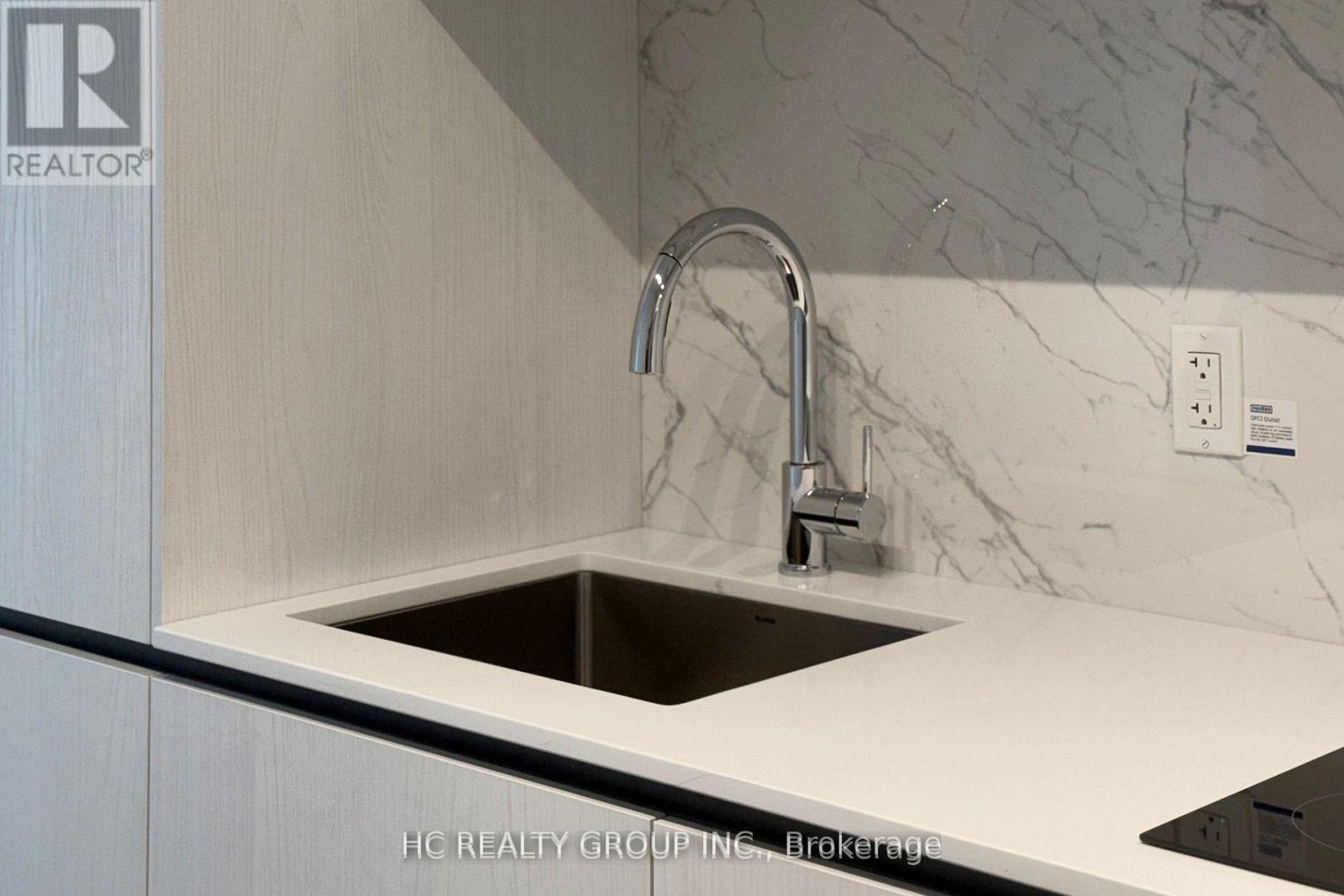 3101 - 8 Interchange Way, Vaughan, ON - Indoor Photo Showing Kitchen