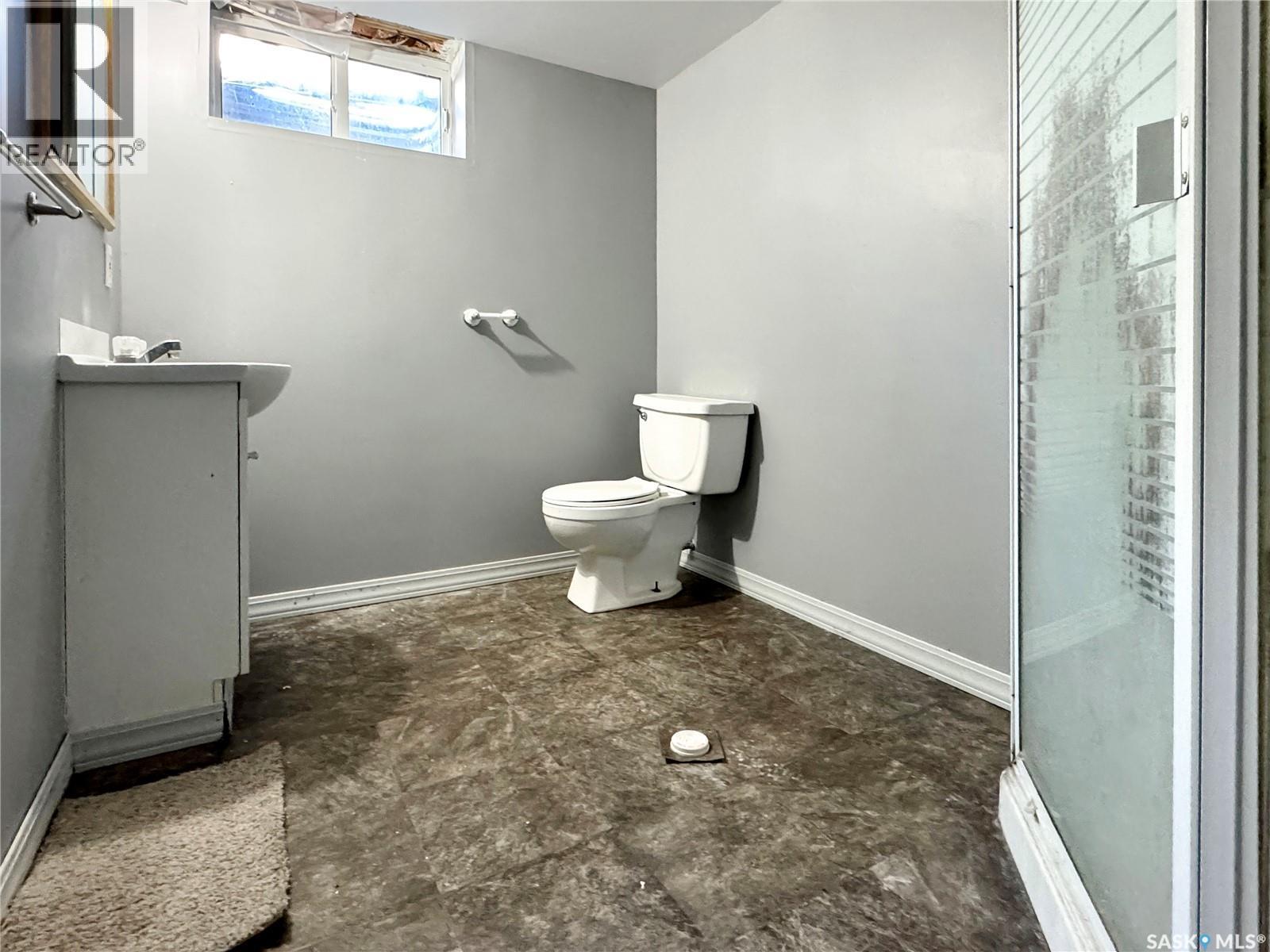 209 Main Street, Wilkie, SK - Indoor Photo Showing Bathroom