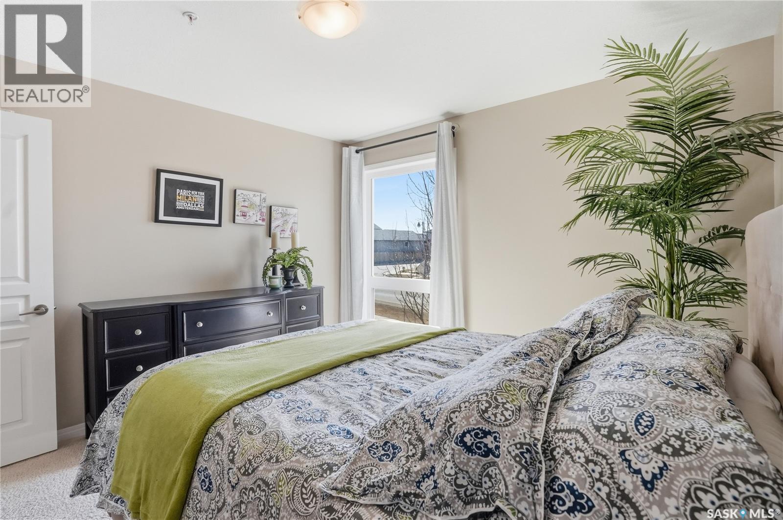 1105 102 Willis Crescent, Saskatoon, SK - Indoor Photo Showing Bedroom