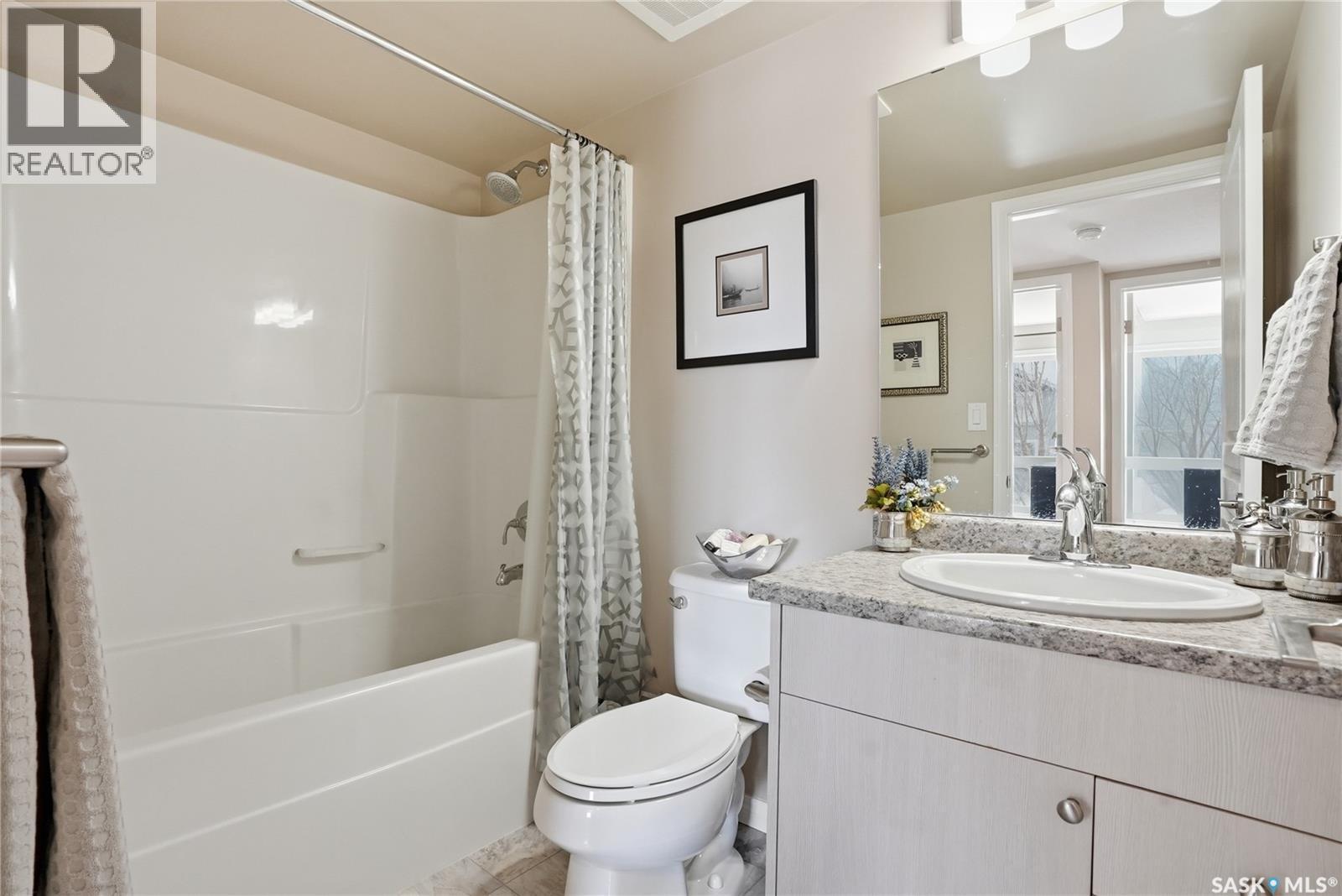 1105 102 Willis Crescent, Saskatoon, SK - Indoor Photo Showing Bathroom