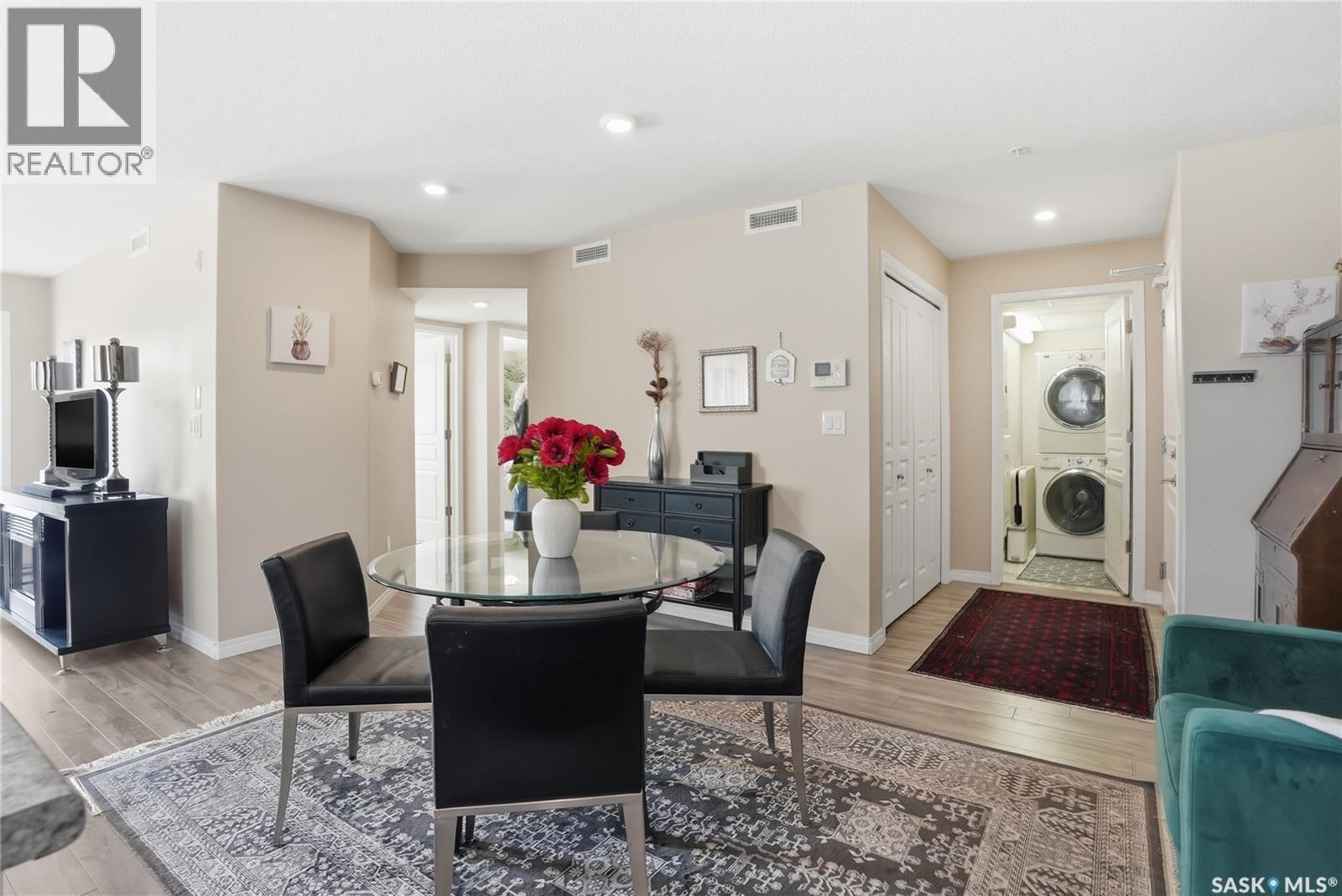 1105 102 Willis Crescent, Saskatoon, SK - Indoor Photo Showing Dining Room