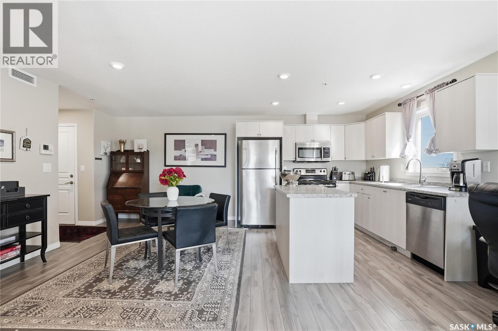 1105 102 Willis Crescent, Saskatoon, SK - Indoor Photo Showing Kitchen With Stainless Steel Kitchen