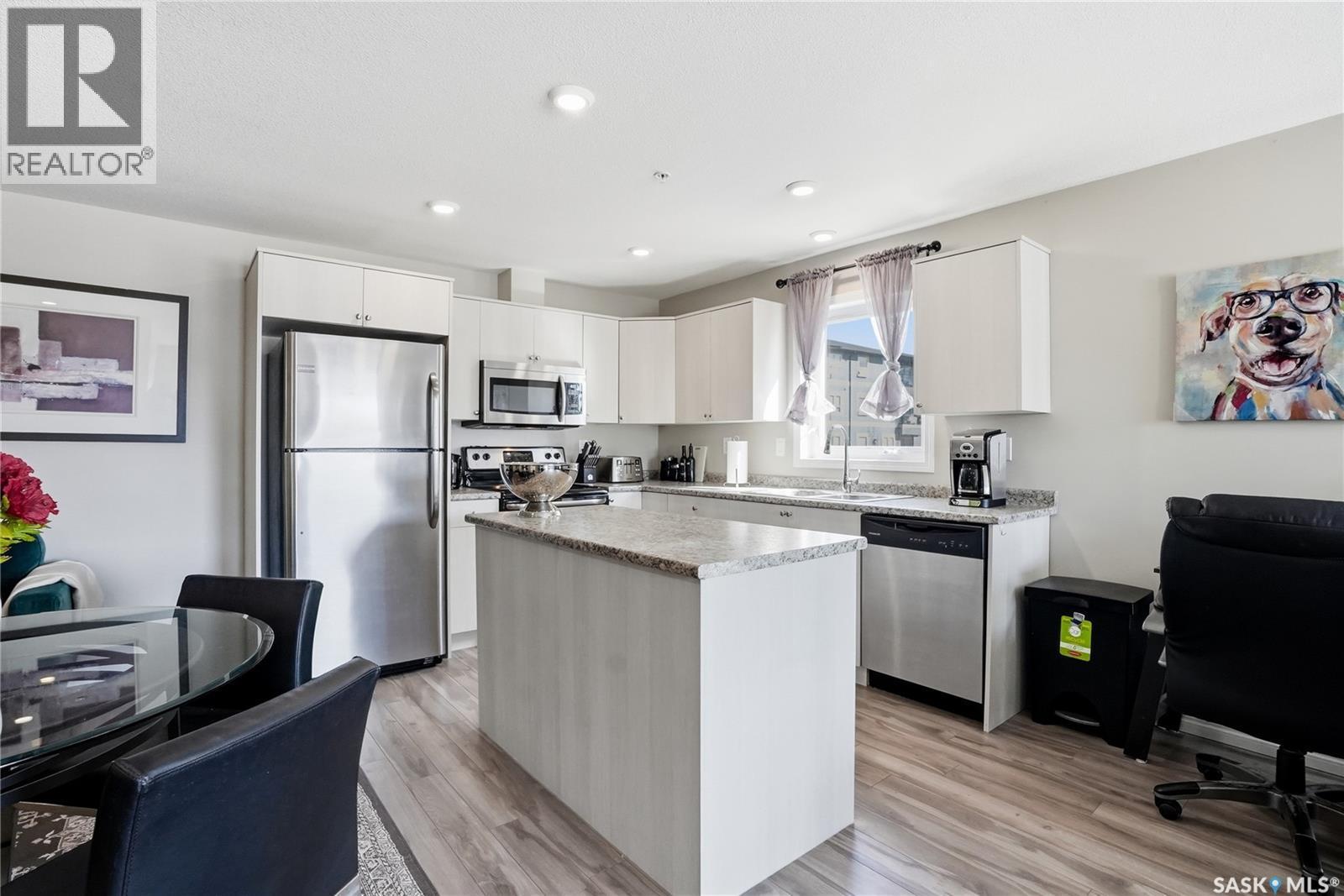 1105 102 Willis Crescent, Saskatoon, SK - Indoor Photo Showing Kitchen With Stainless Steel Kitchen