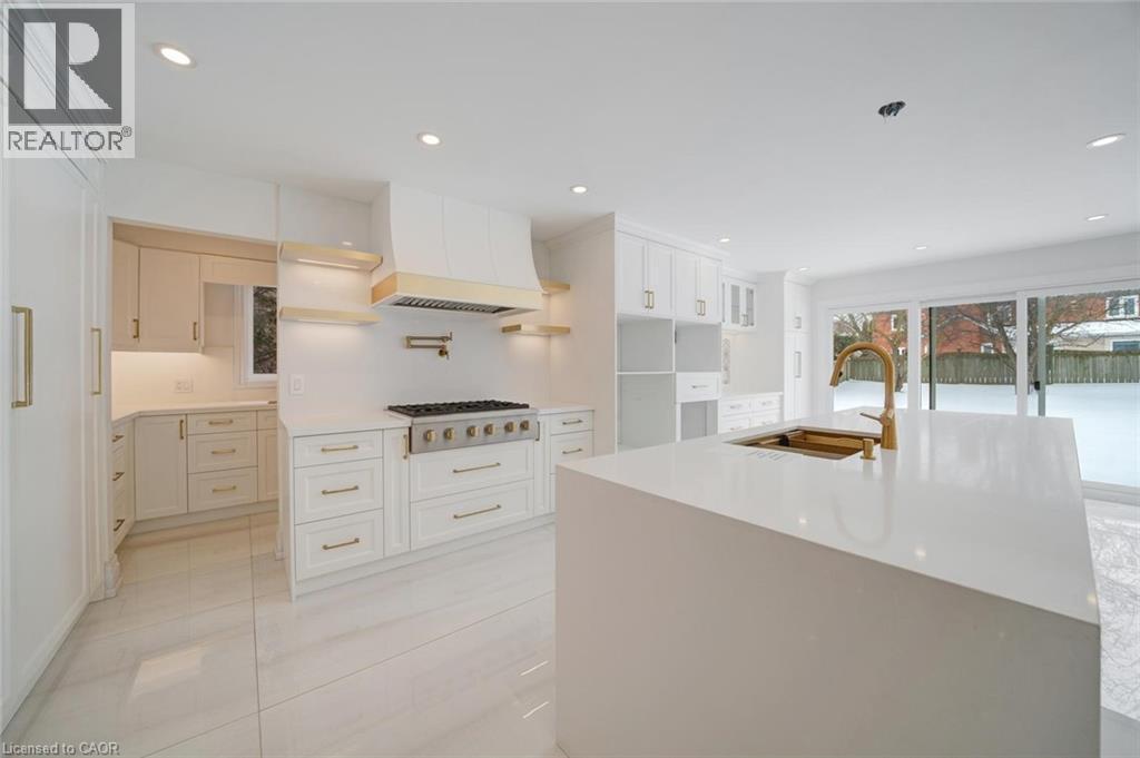 2A Chiltern Hill, Richmond Hill, ON - Indoor Photo Showing Kitchen