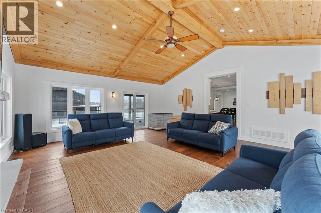 2210 Highway 54, Caledonia, ON - Indoor Photo Showing Living Room