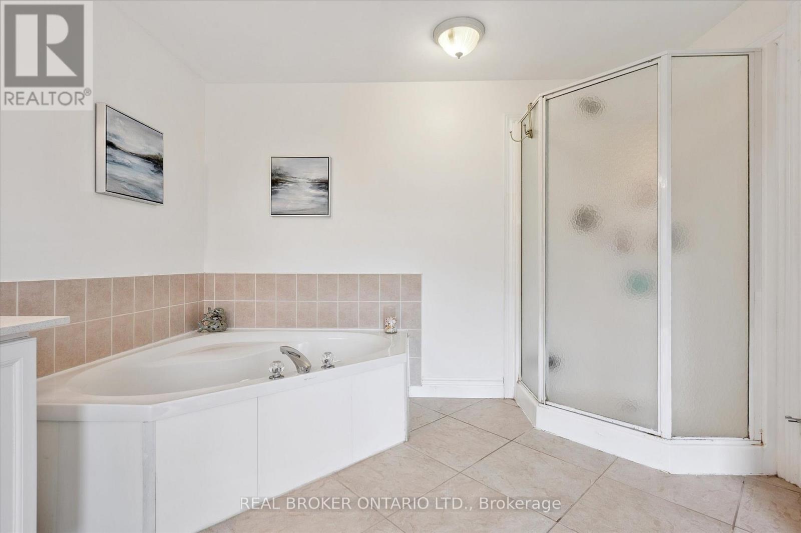 18 Pearwood Court, Kitchener, ON - Indoor Photo Showing Bathroom