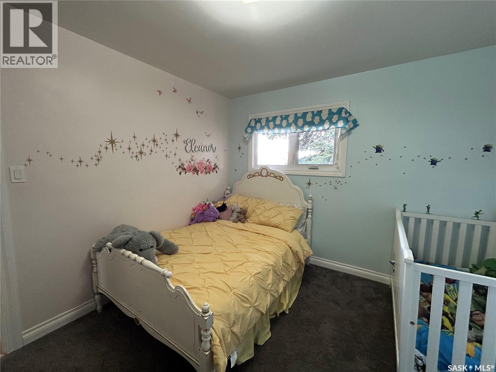 125 4Th Avenue Se, Swift Current, SK - Indoor Photo Showing Bedroom