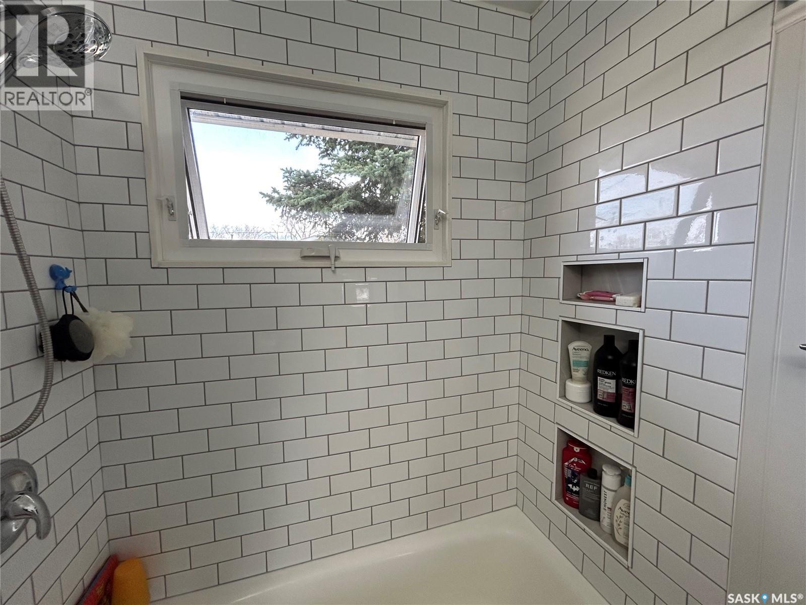 125 4Th Avenue Se, Swift Current, SK - Indoor Photo Showing Other Room