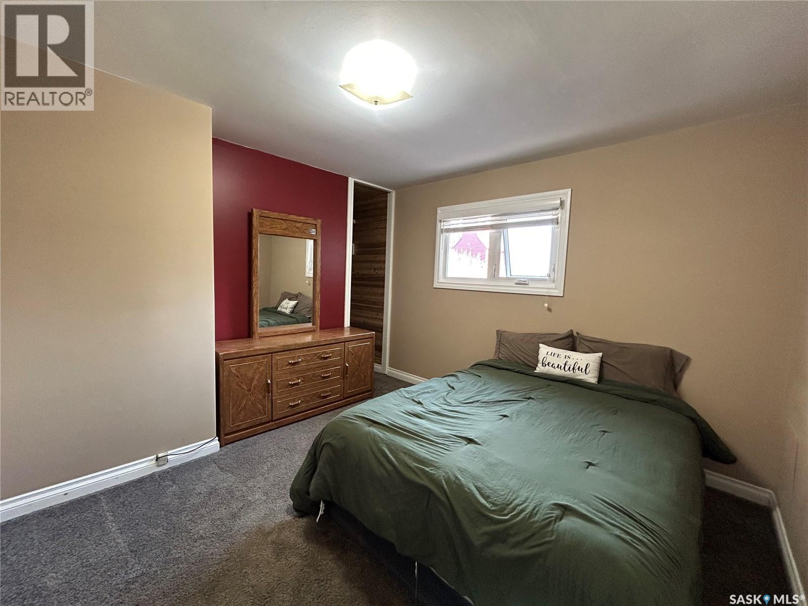 125 4Th Avenue Se, Swift Current, SK - Indoor Photo Showing Bedroom