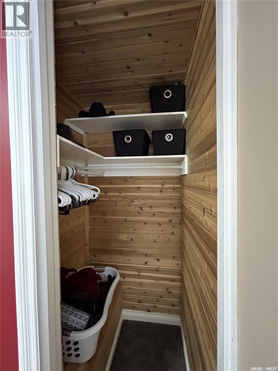 125 4Th Avenue Se, Swift Current, SK - Indoor Photo Showing Other Room